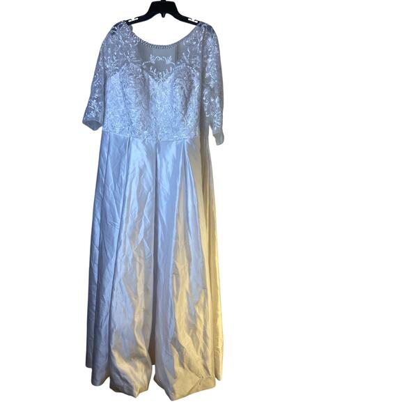 Wedding dress / white - Picture 16 of 16